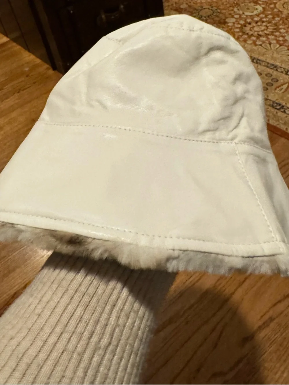 NWT jocelyn Women’s Ivory Faux Fur Bucket Hat Fall‎ Winter Warm Luxurious Gift